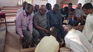 Uwaka katika kanisa la Mt Theresia wa mtoto Yesu Tungi wakioshwa miguu 