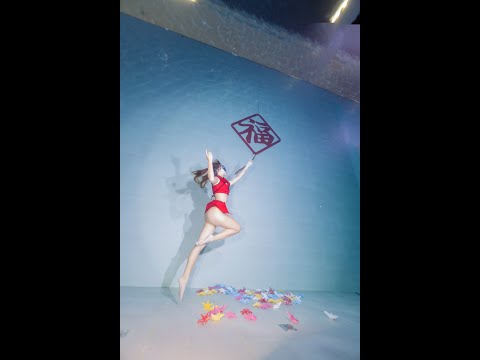 自由潛水攝  溫水34度 潛立方  美女曾阿呆與ROGER合作水攝  CHRIS AIDA INSTRUCTOR