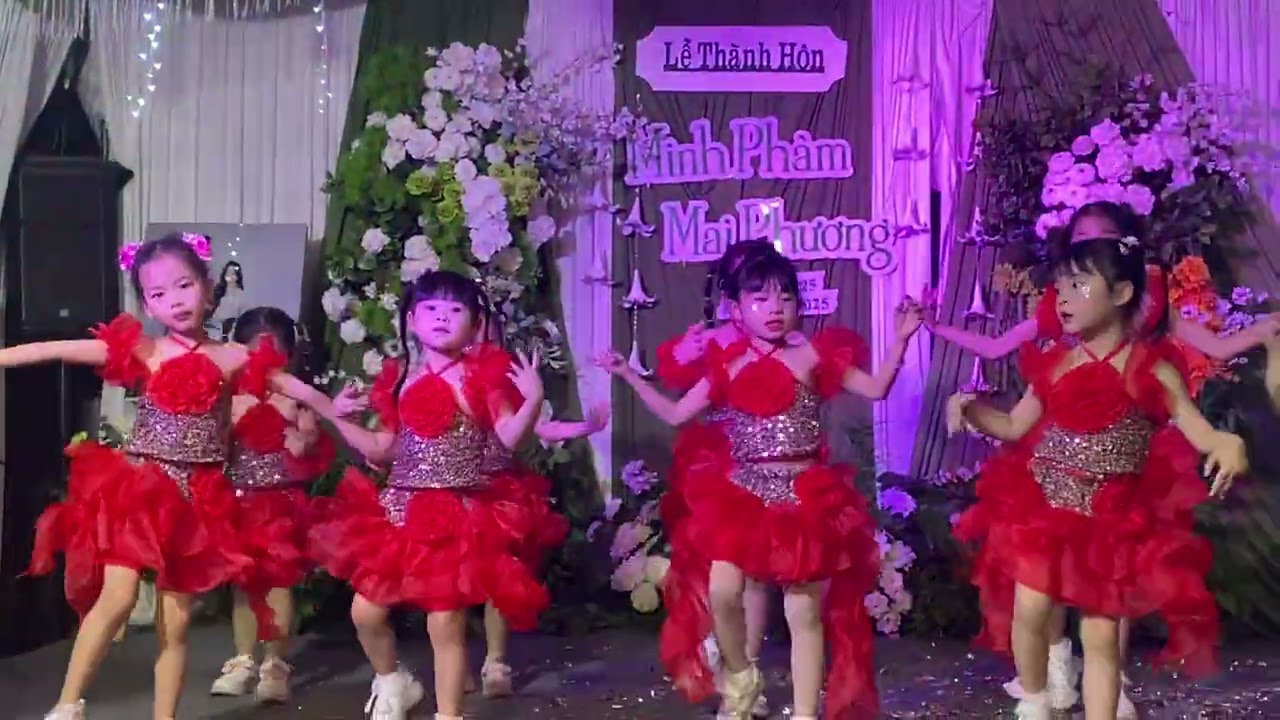 Các bạn 4-5-6 tuổi giao lưu đám cưới .