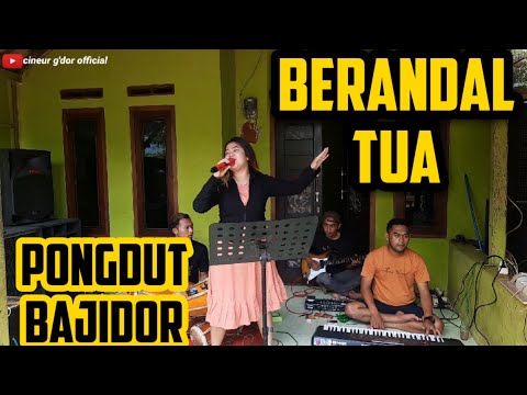 The Raid 2 (Berandal) - Iko Uwais and Yayan Ruhian onstage demo