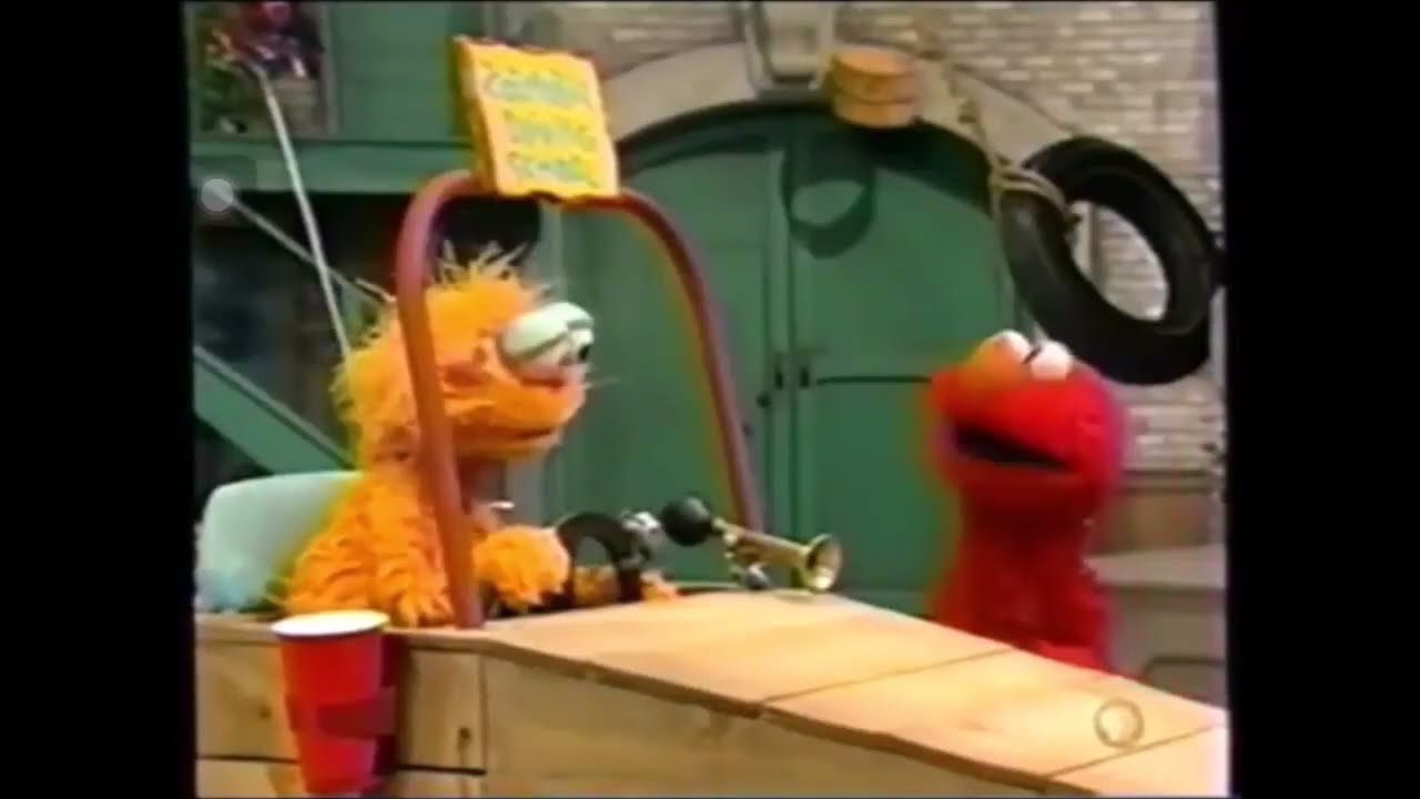 Elmo loses his marbles because he can't get in Zoe's Zoemobile