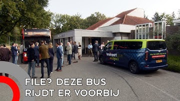 File? Deze bus rijdt er voorbij, via de vluchtstrook