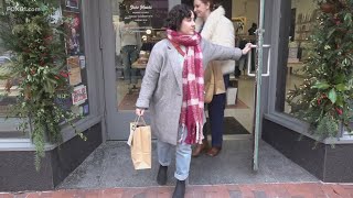 Businesses on Pratt Street in Hartford buzz with last-minute holiday shoppers