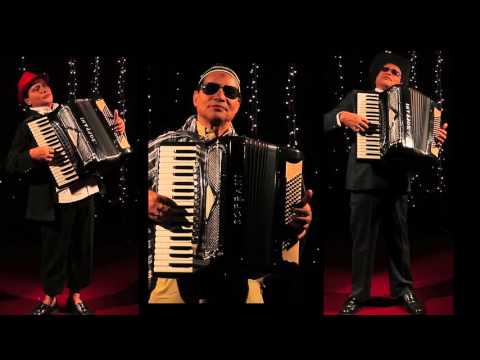 जीना यहाँ मरना यहाँ Jeena Yahan Marna Yahan | On piano accordion by Anupam Dutta | Hit Hindi Classic