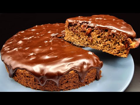 Take 2 bananas, oats and chocolate and make this amazing cake! Without added sugar, without flour!