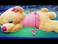 CONOCIENDO EL PELUCHE MÁS GRANDE DEL MUNDO 🧸 😱/ Record Guinness