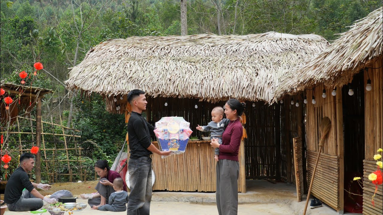 Туан и Нхи тепло и счастливо провели новогодний ужин вместе.