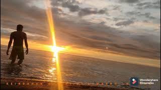 Menikmati keindahan alam suasana sunset di Pantai Lombang-lombang...