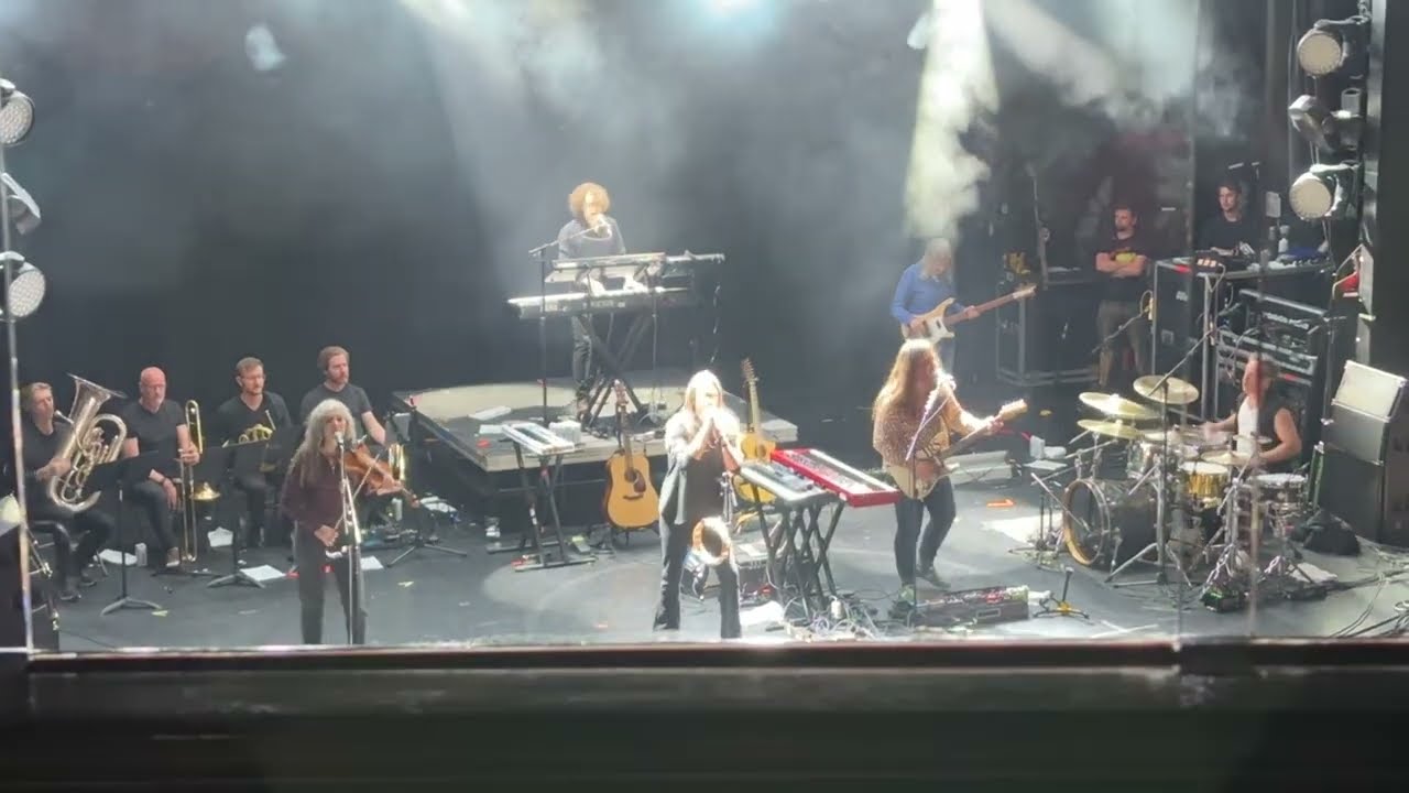 Big big Train , USA 2024 : Folklore.