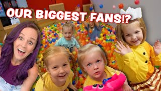 FNAF With NOOB Family&#39;s Biggest Fans (Vlog)