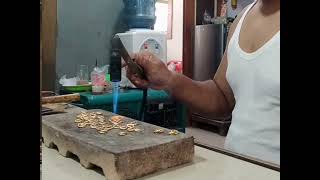 How to make a 96% gold Coco hand chain manually.