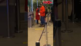 Deepika Padukone Accepts Paps Request & Turns Back To Look At Them At The Airport