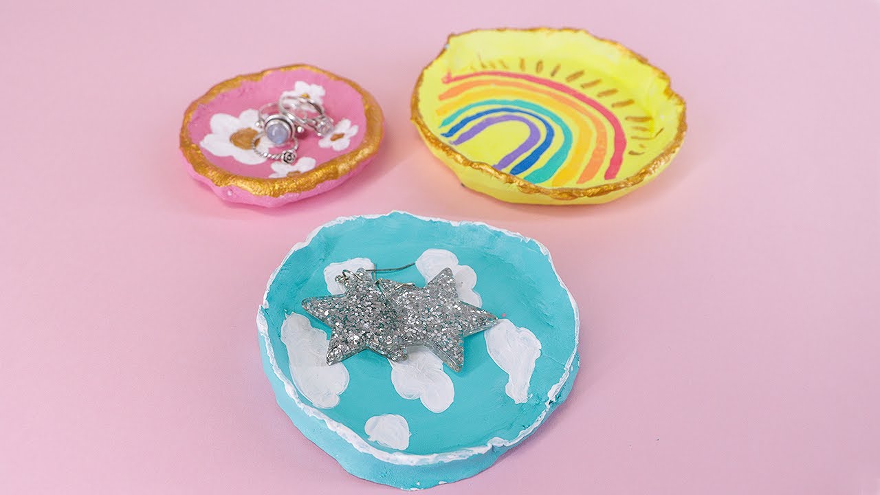 Create a coloured clay trinket dish with air dry clay 