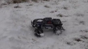 Stampede vxl 4x4 bashing in snow with Slash 4x4