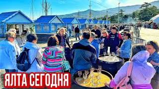 ЯЛТА ГОТОВА к майским праздникам. ТОЛПЫ ТУРИСТОВ в Крыму. Цены, еда и праздники в Ялте 2024