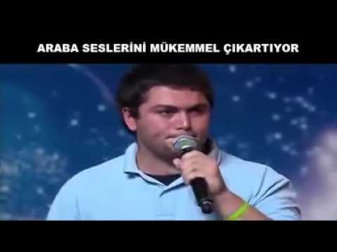 Ağzıyla Araba sesleri çıkaran Adam