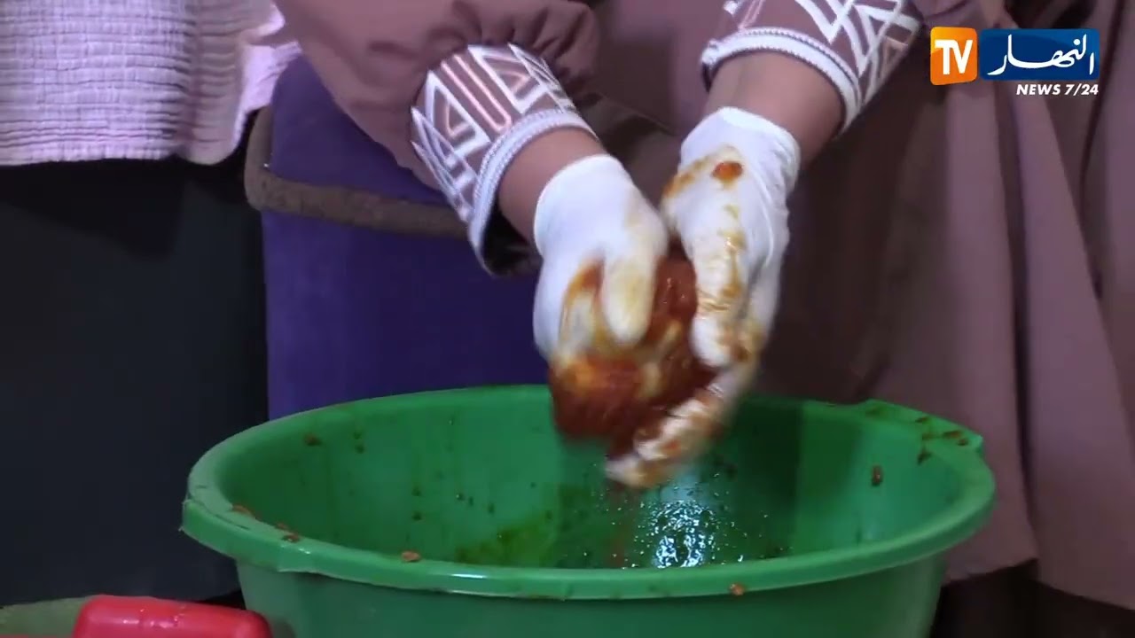 خنشلة : نساء ريفيات يحولن التين الشوكي إلى أحد أغلى الزيوت في العالم