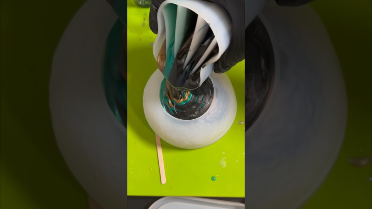 Resin Pour✨🎨 Split Cup 