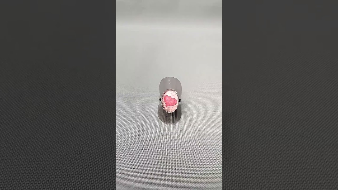 Bague réglable acier argenté et cabochon Cœur rose 