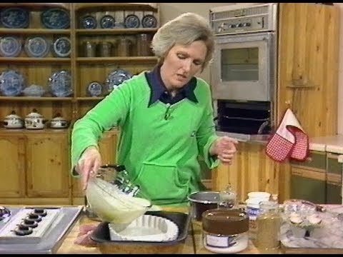 Mary Berry makes Creme Brulee | How to make Creme Brulee |  Afternoon plus | 1979