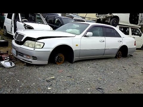 廃車日産 CIMA ブラック　V8エンジン 廃車の日産シーマ V8 4 1L NISSAN CIMA（INFINITI Q45）Scrap car