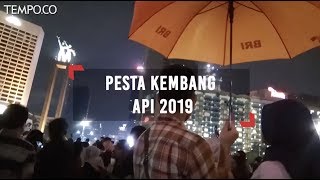 Pesta Kembang Api 2019 di Bundaran HI di Bawah Guyuran Hujan