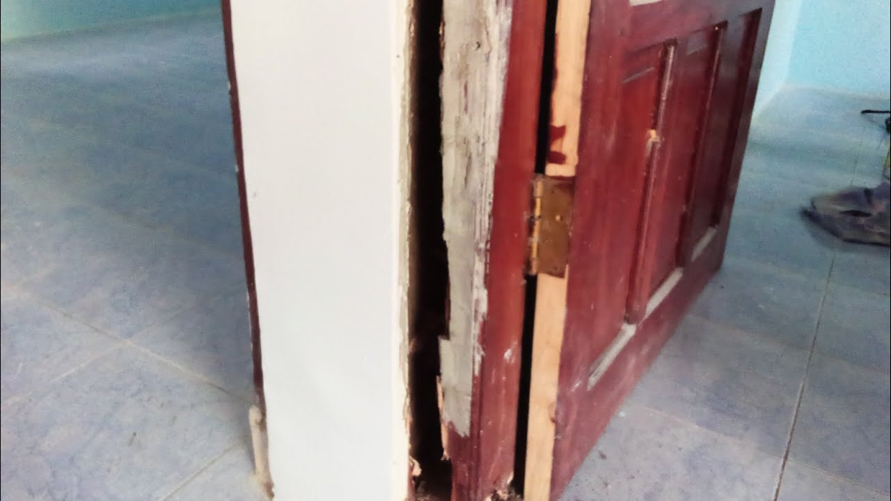 Memperbaiki pintu rusak