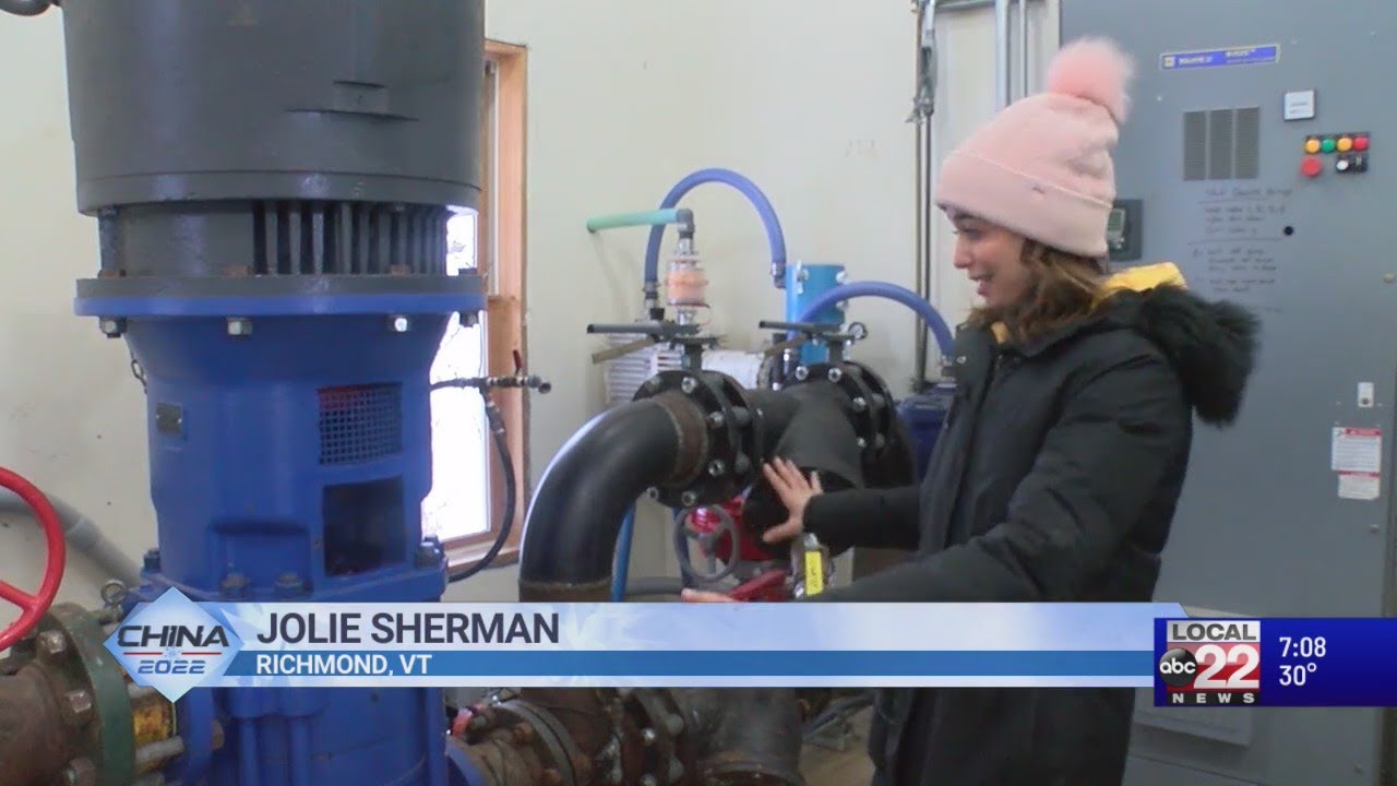 A look at the snowmaking process at Cochran's Ski Area - YouTube