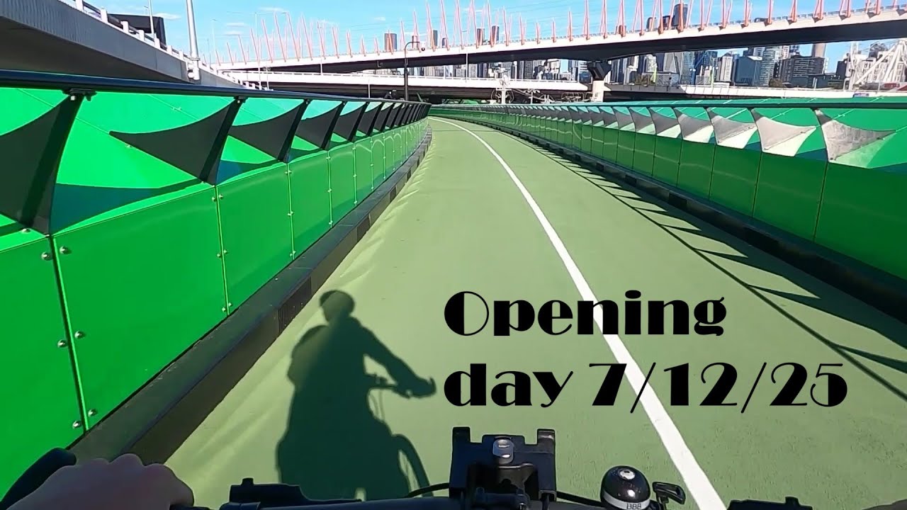 It's finally here! Riding Melbourne's new Dixon Veloway from Docklands to Shepard Bridge and return
