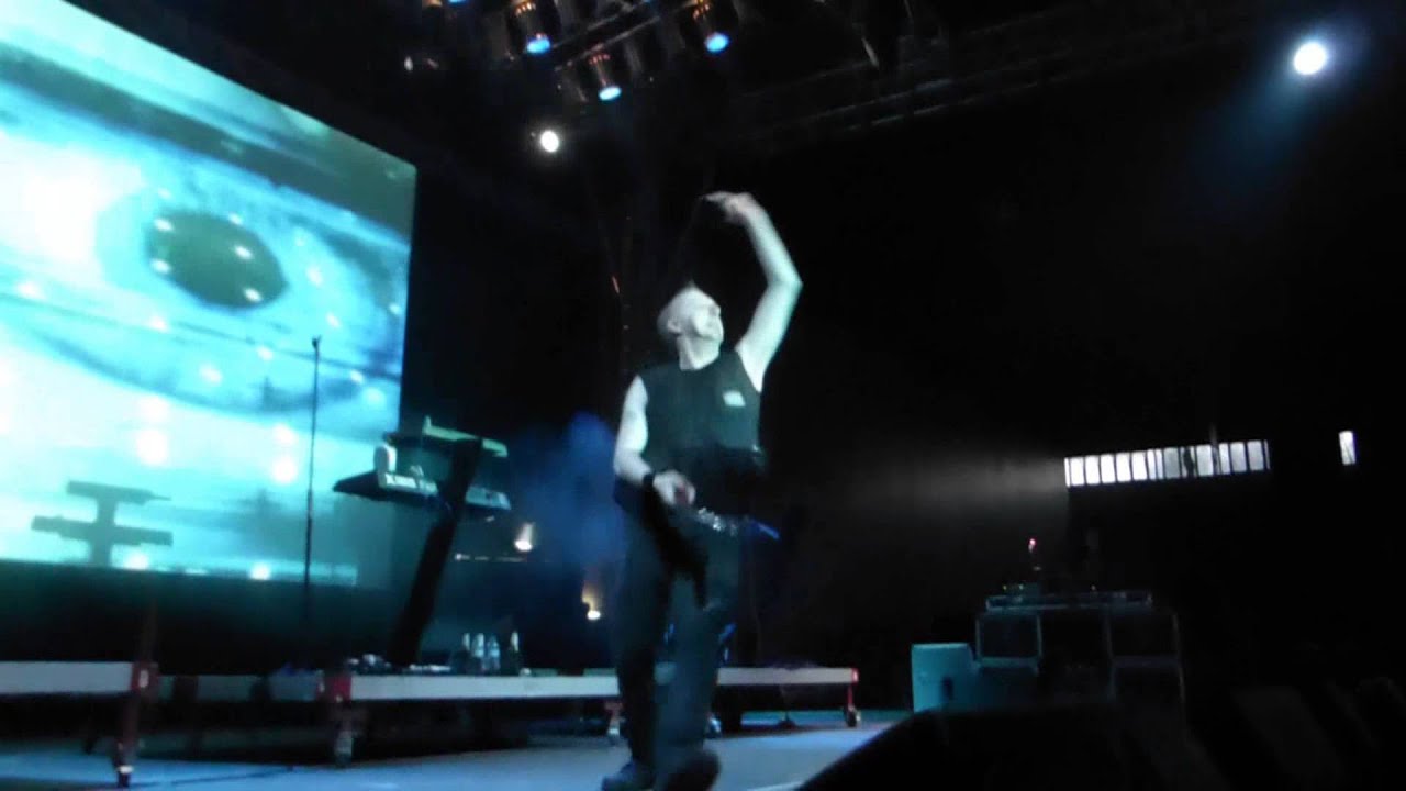Suicide Commando - Traumatize (Live @ WGT 2013) Suicide Commando - Traumatize (Live @ WGT 2013)