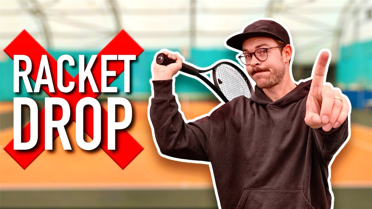 НЕ РОНЯЙТЕ ракетку во время подачи 