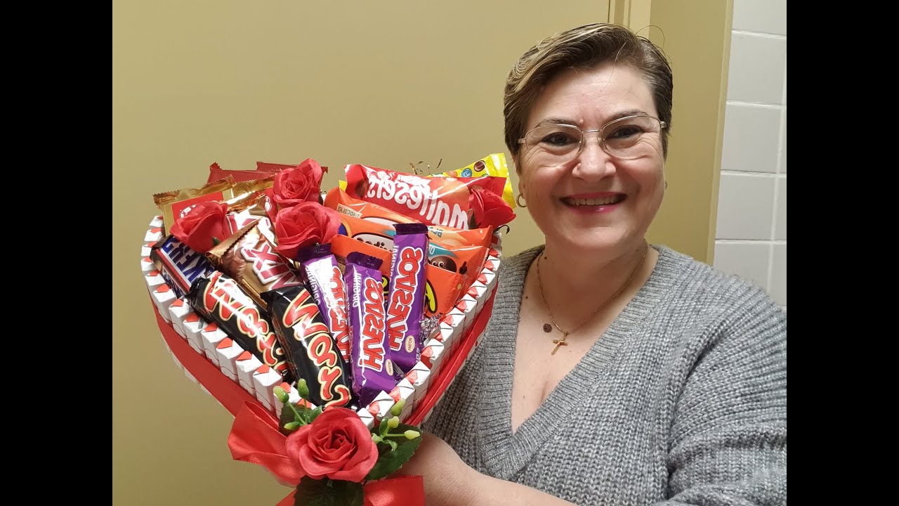 Tarta Corazón ❤️ de San Valentín de chuches y  chocolatinas 2022