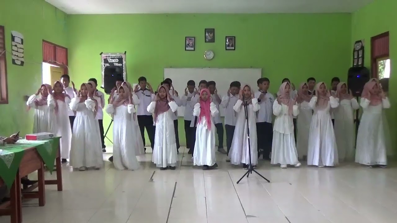 Penampilan Nasyid dari Kelas 9 Esparosa