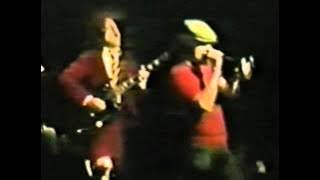 AC/DC - Hells Bells live at Tokyo 81 (better audio)