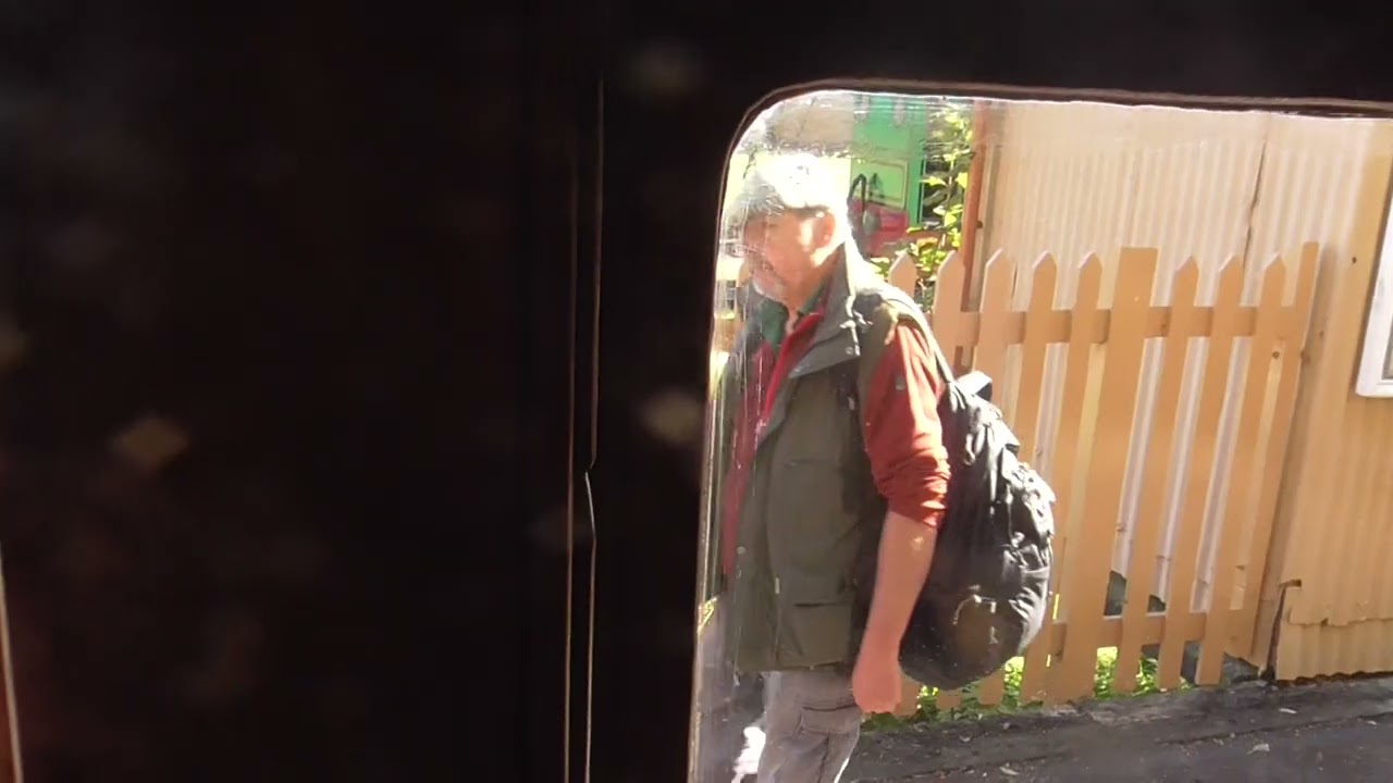 A Train Ride on Hunslet Engine Company No 2409 King George at Didcot Railway Central