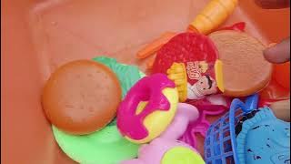 Wadidaw wadidaw menemukan mainan gerobak es krim, mobil mobilan, pasir pasiran, pancing pancingan