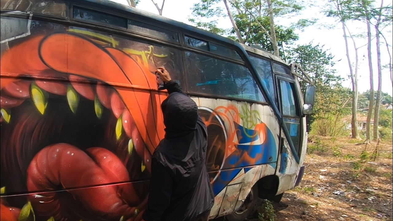 Graffiti Bus Painting / Swod