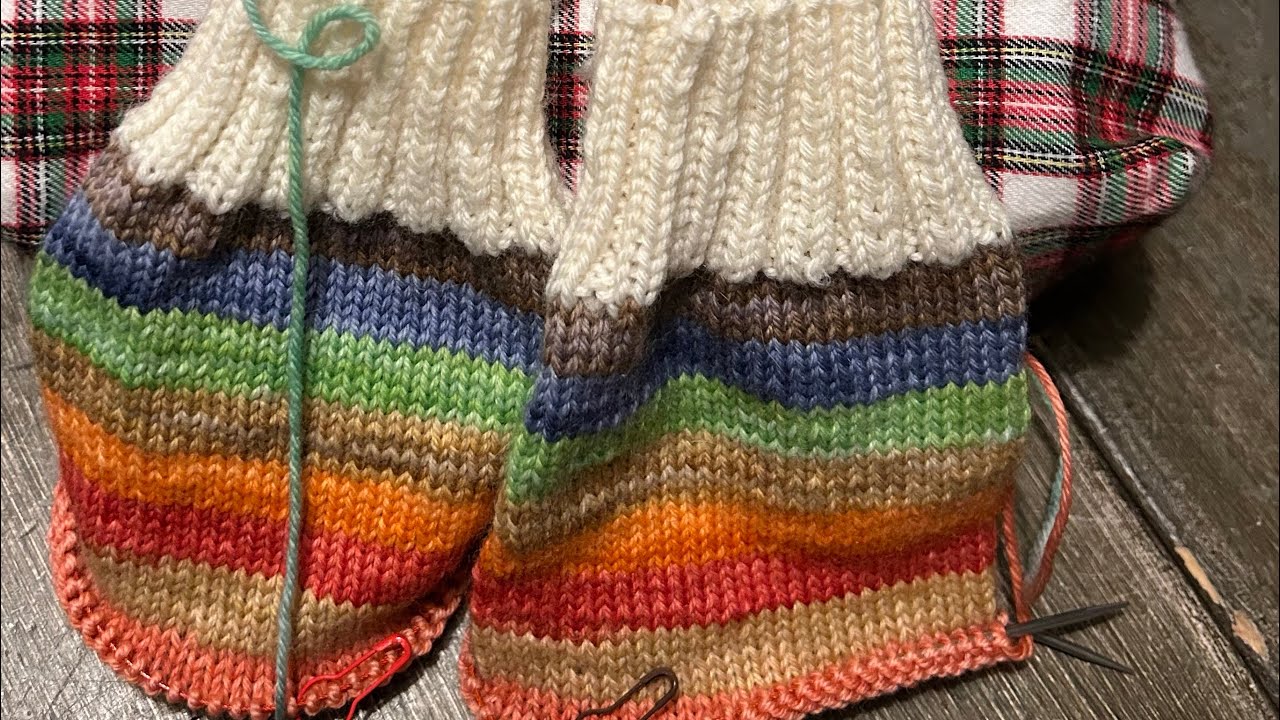 Vlogmas 2025. Maandag 8 december. Pakketjes open, weinig breien, grr dat huishouden, en de winnaar..