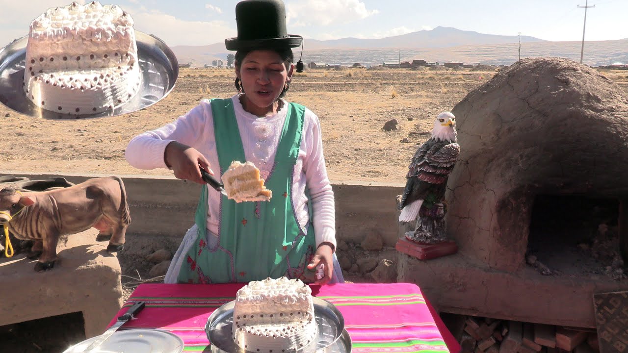 TORTA o PASTEL CASERO al HORNO CASERO PARA EL CUMPLEAÑERO  PREPARANDO EN EL CAMPO - CHOLITA JULIA