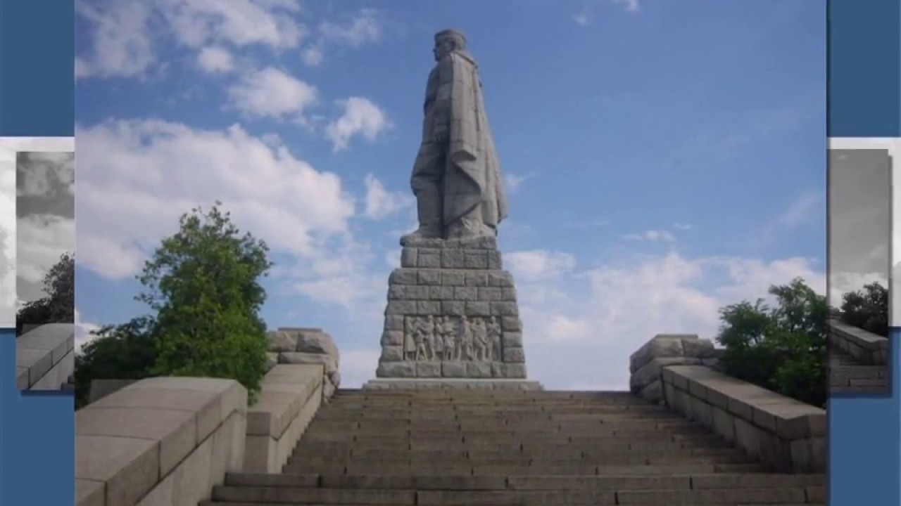 Слова песни белеет в поле пороша. Памятник алёше в Болгарии. Алёша (памятник, Пловдив). Пловдив Болгария памятник Алеше. Монумент «воин-освободитель». Болгария Алеша.