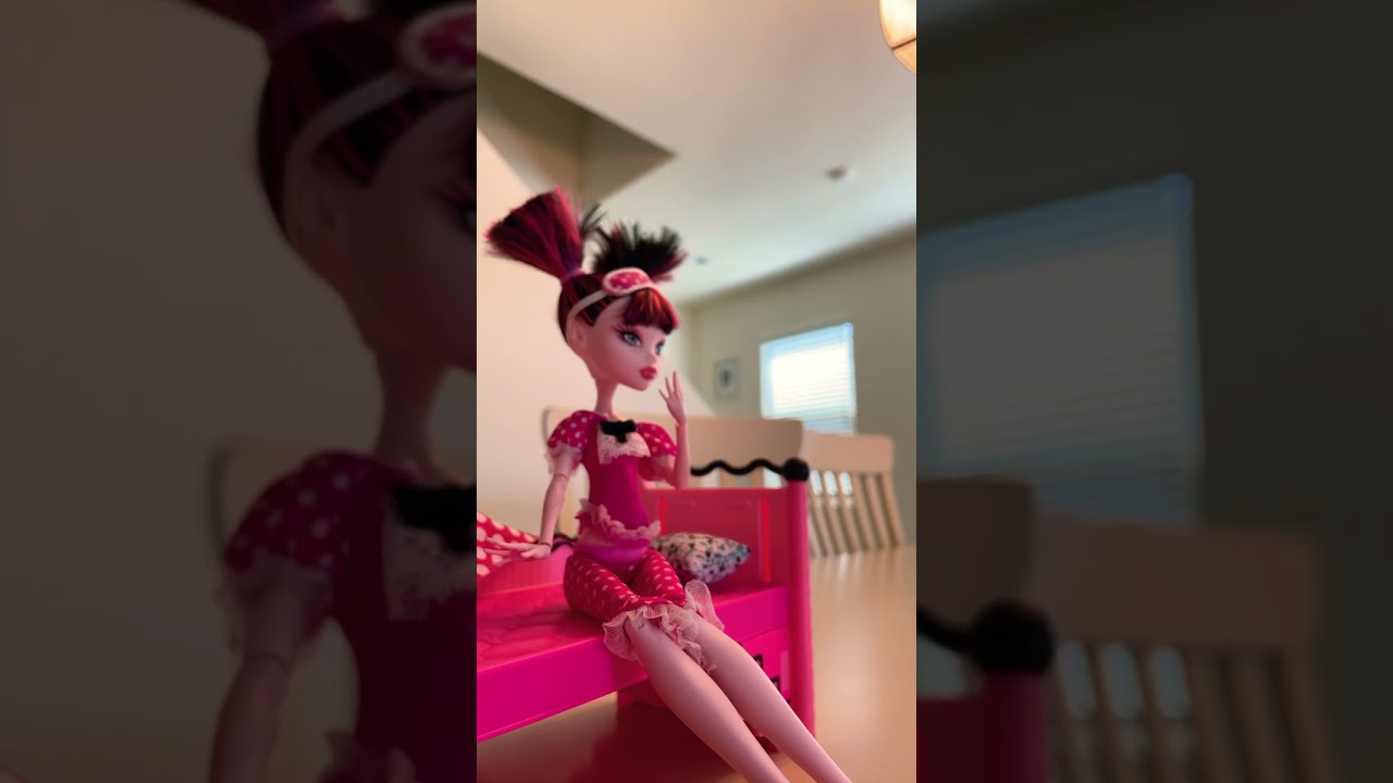 Monster High dead tired Dracula stop motion ￼