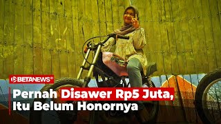 Gita, Joki Tong Stand Cewek Berhijab Yang Pukau Pengunjung Tradisi Dandangan Kudus