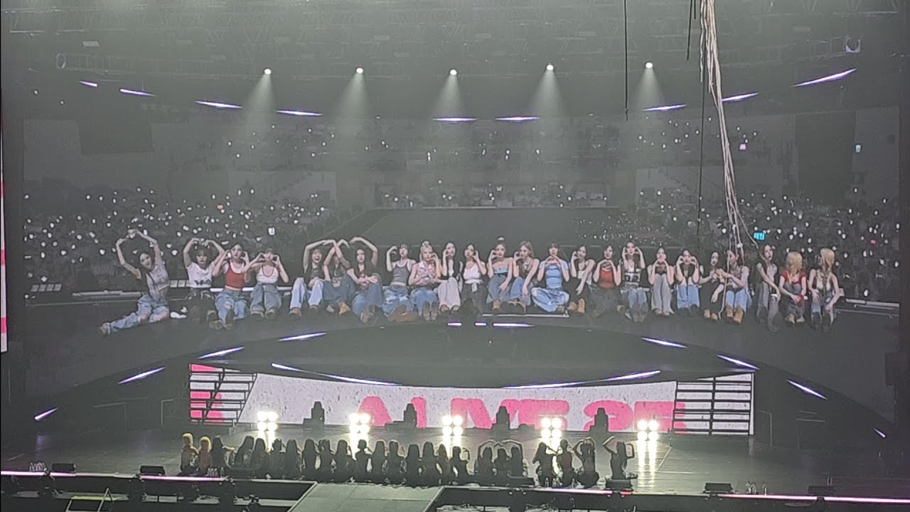 트리플에스 250713 tripleS A Live 25 in Seoul​ 2일차 기념사진~앵콜~퇴장