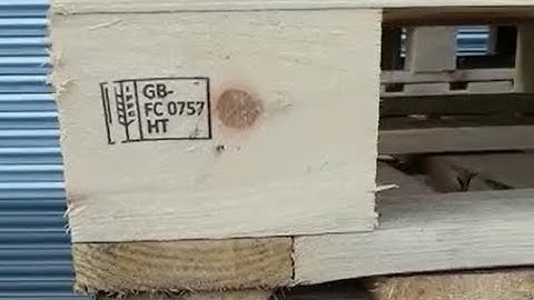 Bentsai B30 handheld thermal inkjet printer printing HT stamps on pallet bearers and pallet blocks