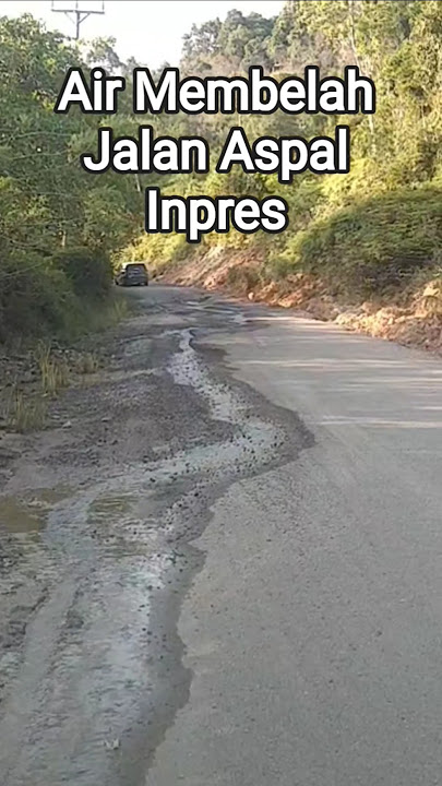 WATER DIVIDES THE ASPHALT ROAD OF THE POROS BOBONG KERAMAT INPRES, TALIABU ISLAND REGENCY