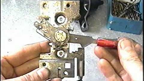 HOW TO REPLACE Snowblower Throttle Spring On A Tecumseh Engine - video