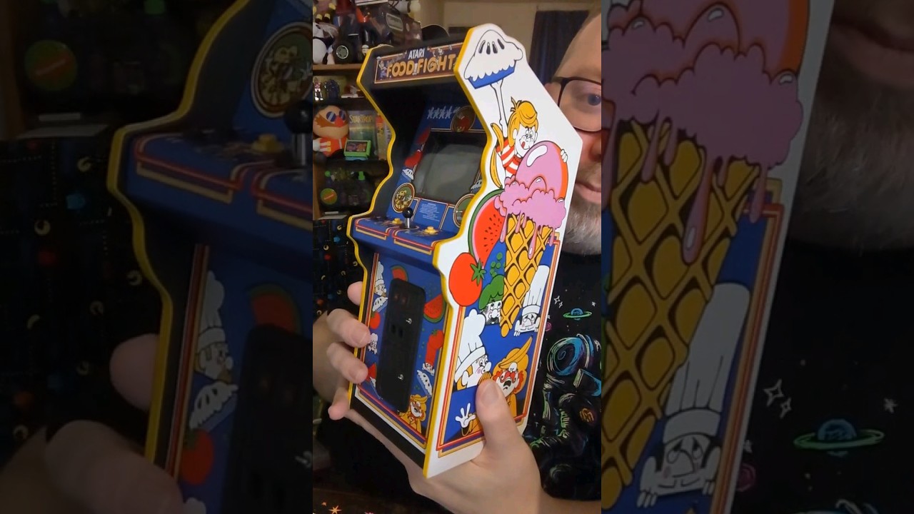 взгляните на этот крошечный аркадный автомат!