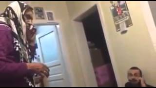 Babaannesine Eşek Şakası Yapan Torun Babaannesine Eşek Şakası Yapan Torun