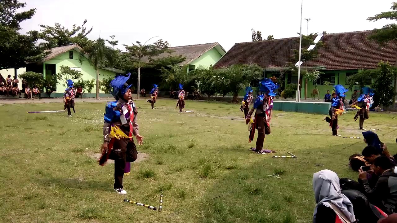 Step Dance MTsN Puncu di Agenda Jamur V 2016 SMKN 1 Plosoklaten
