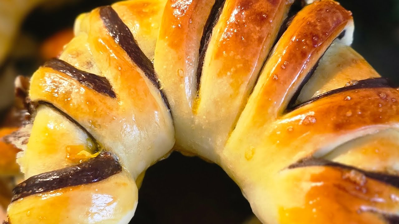 İKİ RENKLİ ÇİKOLATALI POĞAÇA 